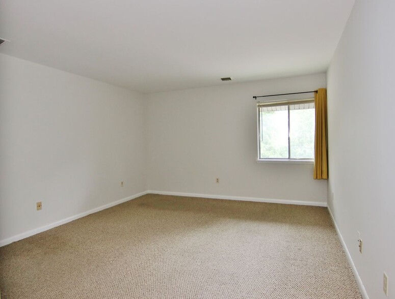 Building Photo - 249 Hamilton Ave