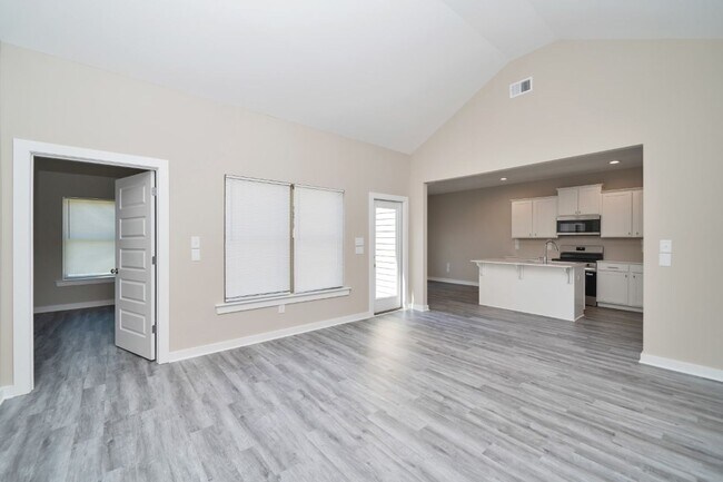 Building Photo - 5525 Blue Jay Cir