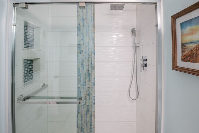 Building Photo - OCEANFRONT OFF-SEASON MONTHLY RENTAL - OCT...