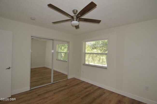 Building Photo - 175 Yorktowne Dr