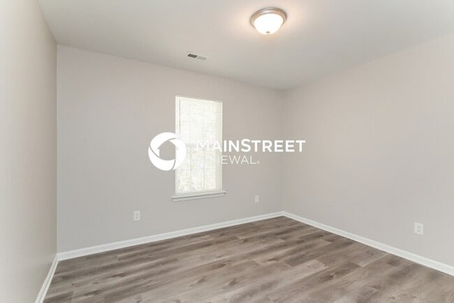 Building Photo - 3 Bedroom Pet-Friendly Home in Charlotte, NC with Main Street Renewal