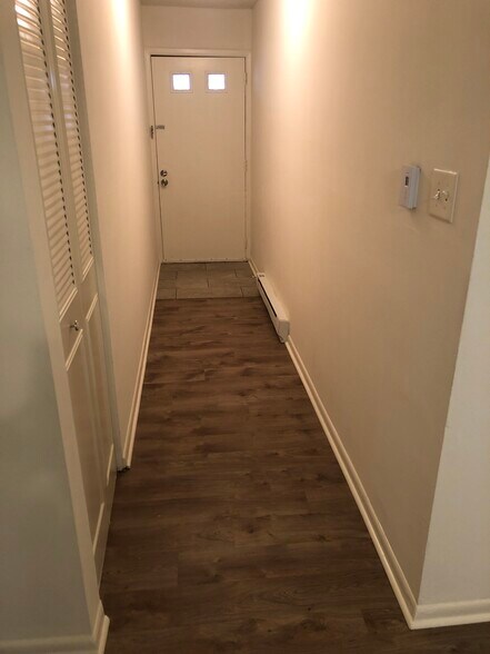 Building Photo - 42A Oxford Vlg