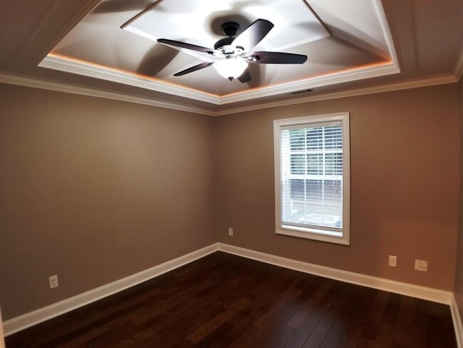 Building Photo - 3872 Fairhill Point
