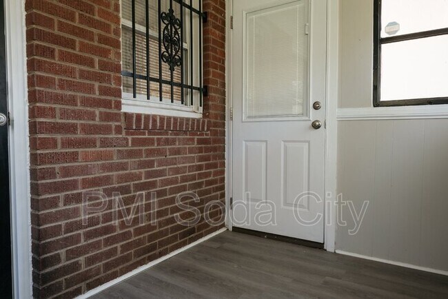 Building Photo - 5313 Randall Ave