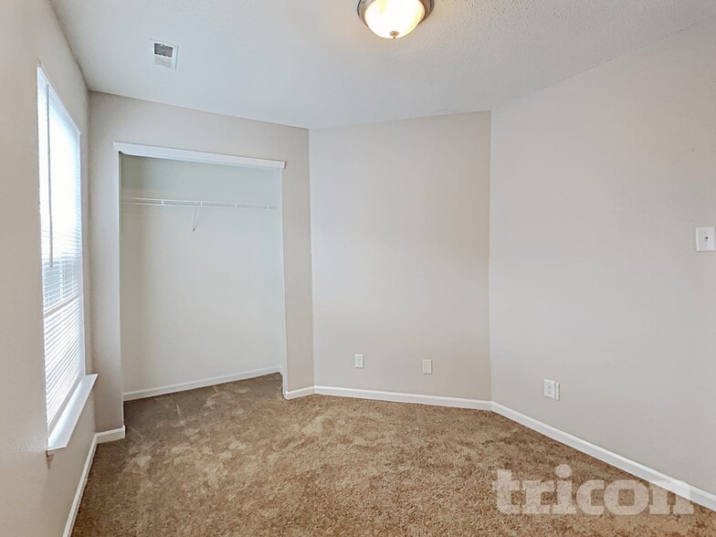 Building Photo - 6750 Kinnerton Dr