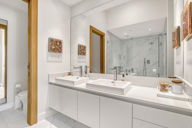 Building Photo - 3100 N Ocean Dr