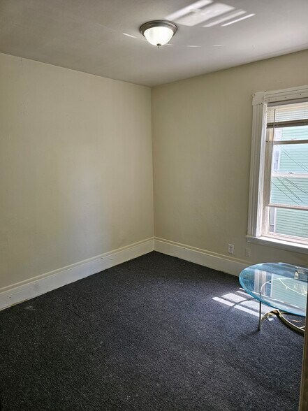 Building Photo - 37 Vernon St