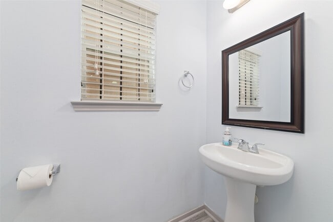 Building Photo - 14710 Branchwest Dr