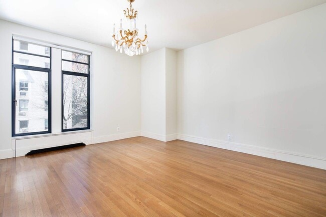 Building Photo - 47 E 91st St