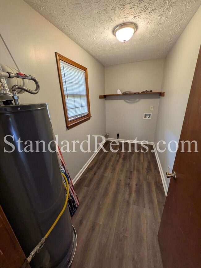 Building Photo - 5731 Buck Ct