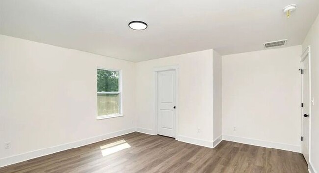 Building Photo - Charming BRAND NEW 3BR/2BA For Rent in Cha...