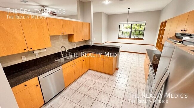 Building Photo - 2372 Sunnyview Dr