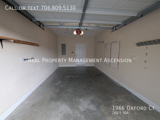 Building Photo - 1966 Oxford Ct