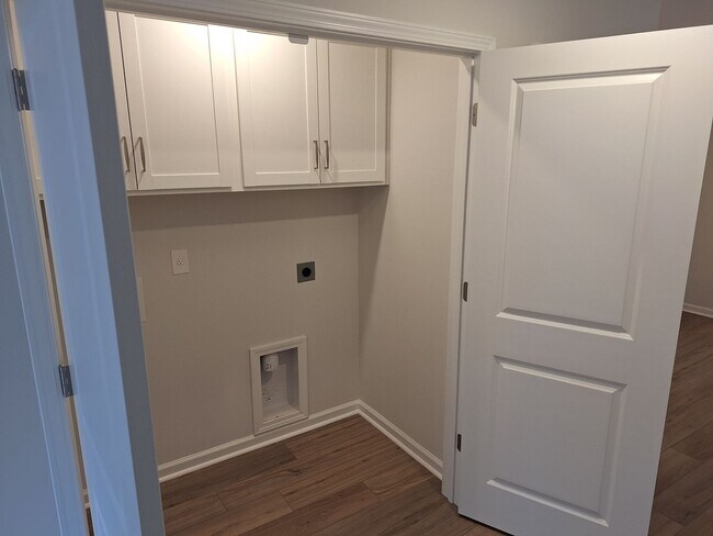 Building Photo - MOVE IN SPECIAL!!! Fabulous New Townhouse in Columbia SC!