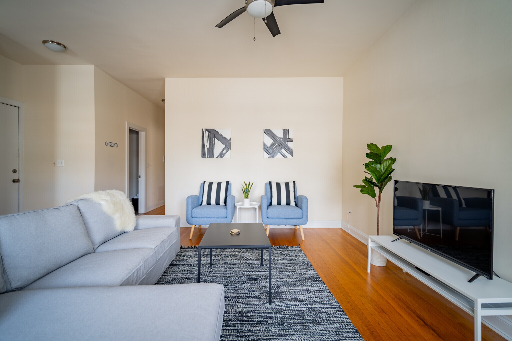 Building Photo - 2989 N Lawndale Ave