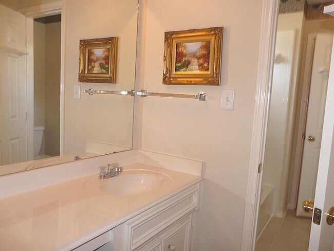 Building Photo - 3216 Shadowwalk Dr