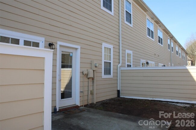 Building Photo - 1031 Central Park Cir