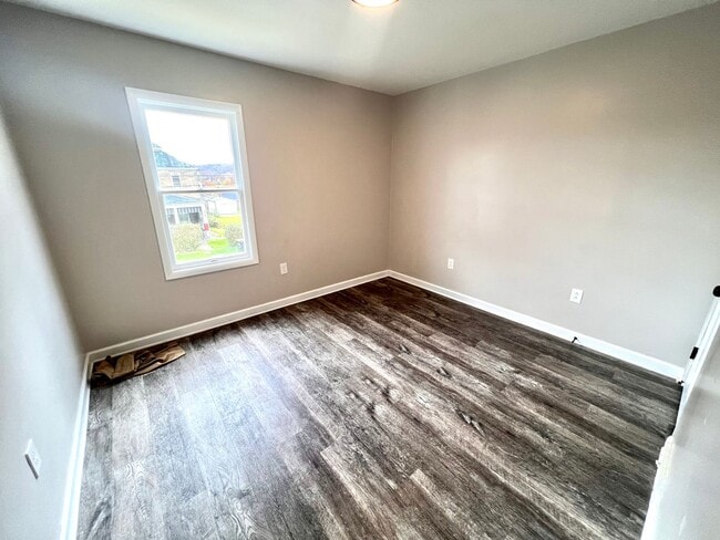 Building Photo - Aliquippa - Stunning 3 Bedroom 1 Bathroom Home