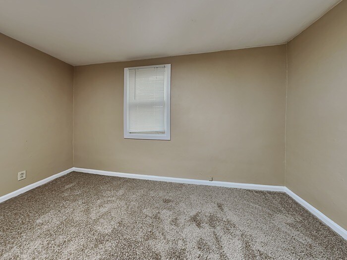 Building Photo - 812 W Smith Valley Rd