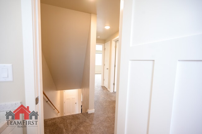 Building Photo - 2022 Terry Ln