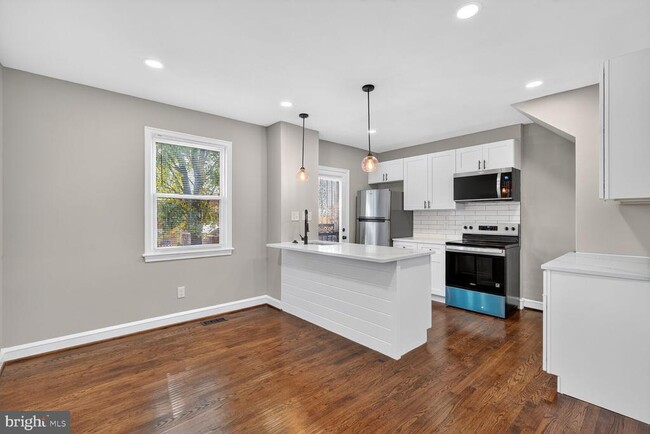 Building Photo - 1109 Congress St SE