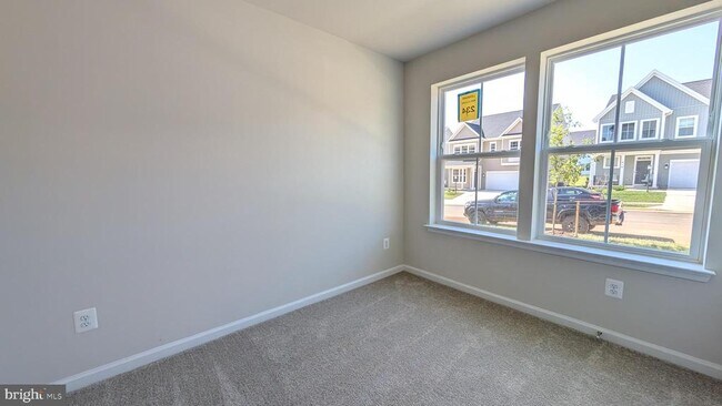 Building Photo - 413 SILVER BIRCH Dr