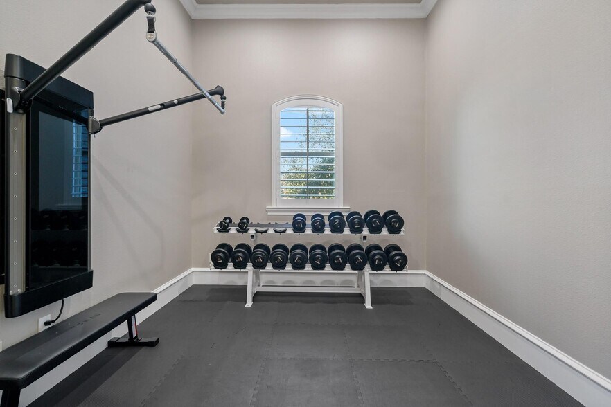 Building Photo - 931 Woodview Dr