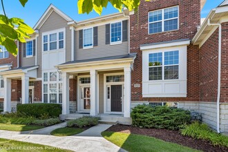 Building Photo - 2525 Dunraven Ave