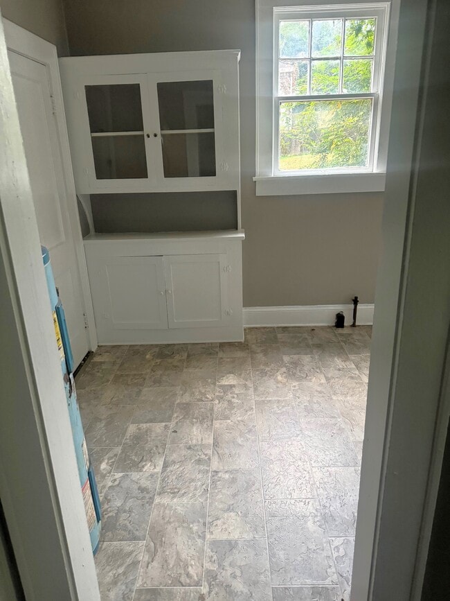 Building Photo - 614 Goodwin Ave