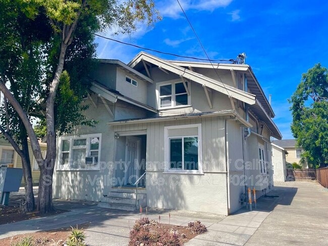 Building Photo - 373 Richmond Ave