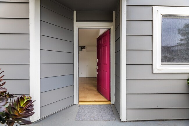 Building Photo - 4744 Ben Ave