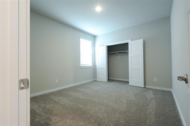 Building Photo - 22827 Castello Lakes Dr