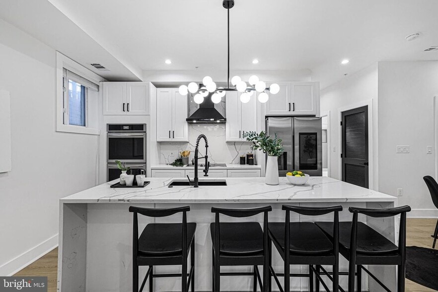 Building Photo - 616 Kenyon St NW