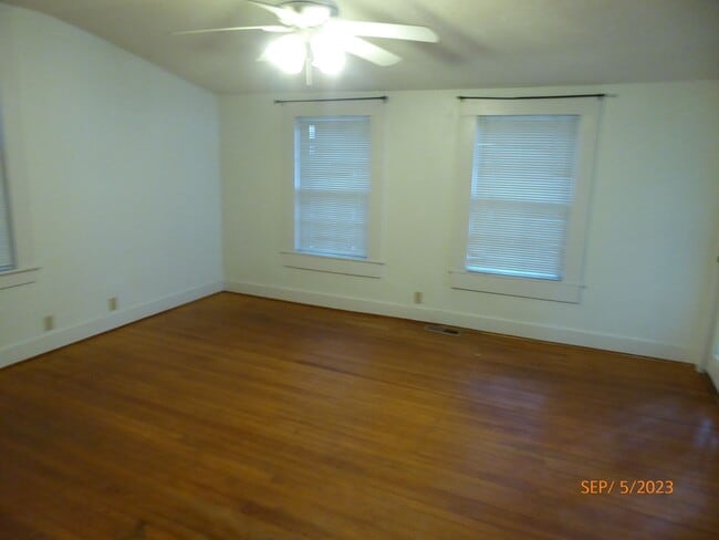 Building Photo - Historic home In The Heart Of Bluff Park