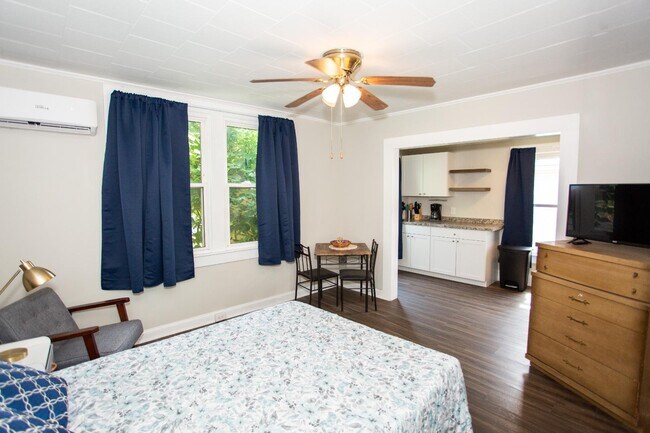 Building Photo - 111 Summit St