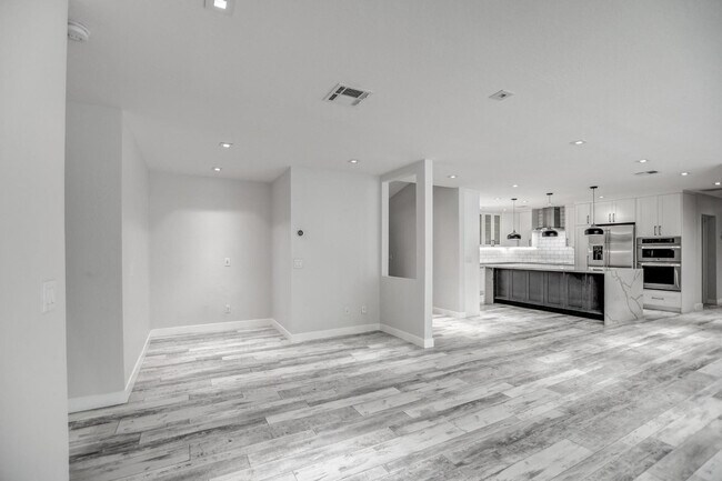 Building Photo - 6929 E Mariposa Dr