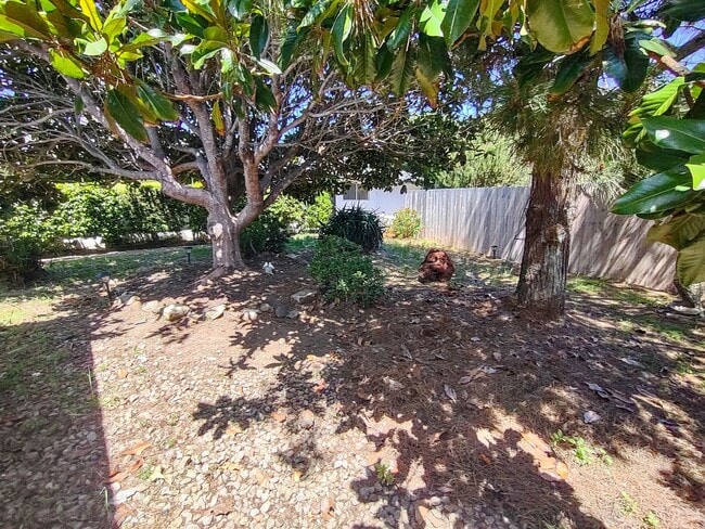 Building Photo - 3 bedroom, 2 bath home in the desirable be...