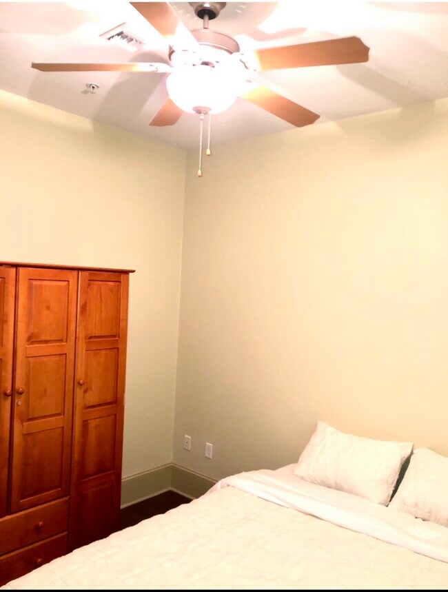 Building Photo - 1201 Canal St