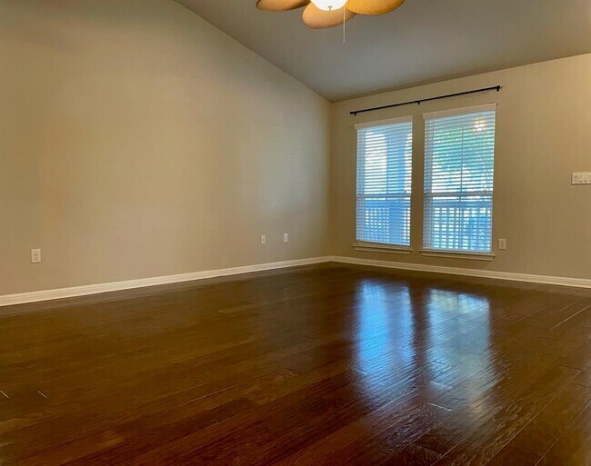 Building Photo - 18320 Friendship Hill Dr