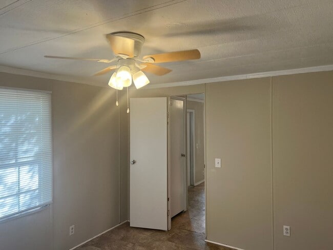 Building Photo - 401 Griffin Rd