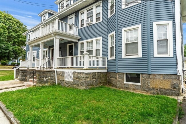 Building Photo - 279 Belmont St