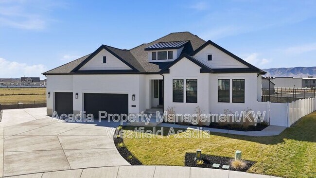Building Photo - 1437 W Valley Dr