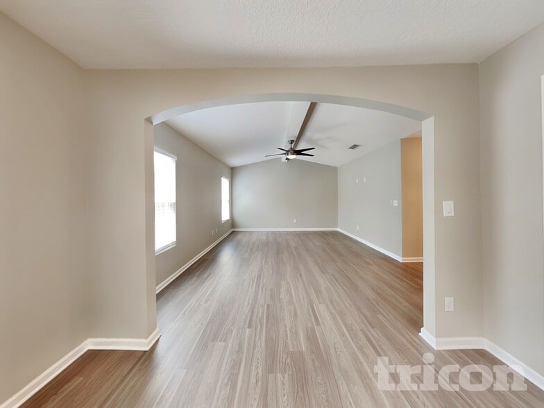 Building Photo - 621 Birchbark Trail