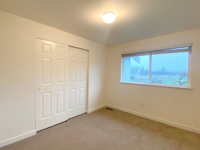 Building Photo - FULLY UPDATED Auburn home near Thomas Jefferson HS