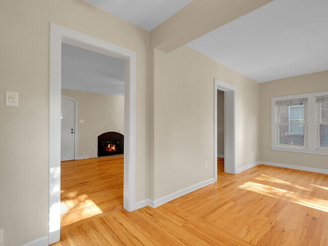 Building Photo - $2,145.00, 1 Bed, 1 Bath Home in Denver