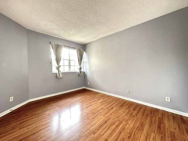 Building Photo - 640 Cypress Club Way