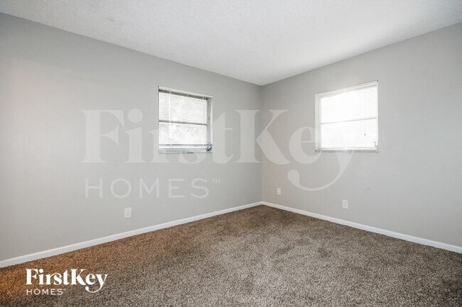 Building Photo - 130 Davison Ave N