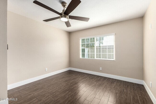 Building Photo - 7613 W Devonshire Ave