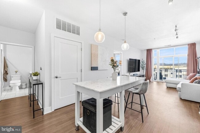 Building Photo - 145 Riverhaven Dr