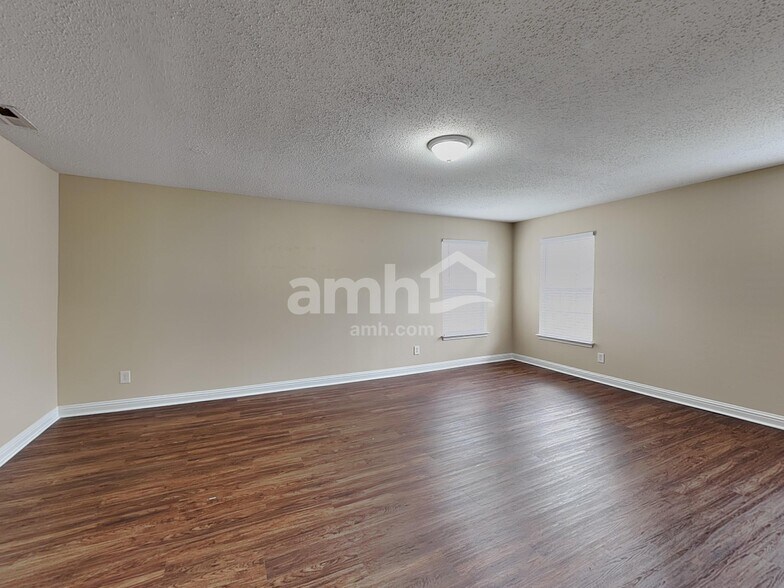 Building Photo - 12587 Majestic Way